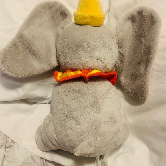 NEW (no tag) Authentic Disney Store Large Dumbo Plush 18” - Picture 2 of 4